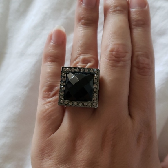Ring - Picture 2 of 5